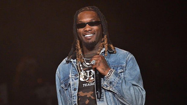 Offset returns to stage for the 1st time since being shot outside ...