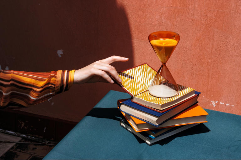 5 books that will help you navigate change and stay resilient at work