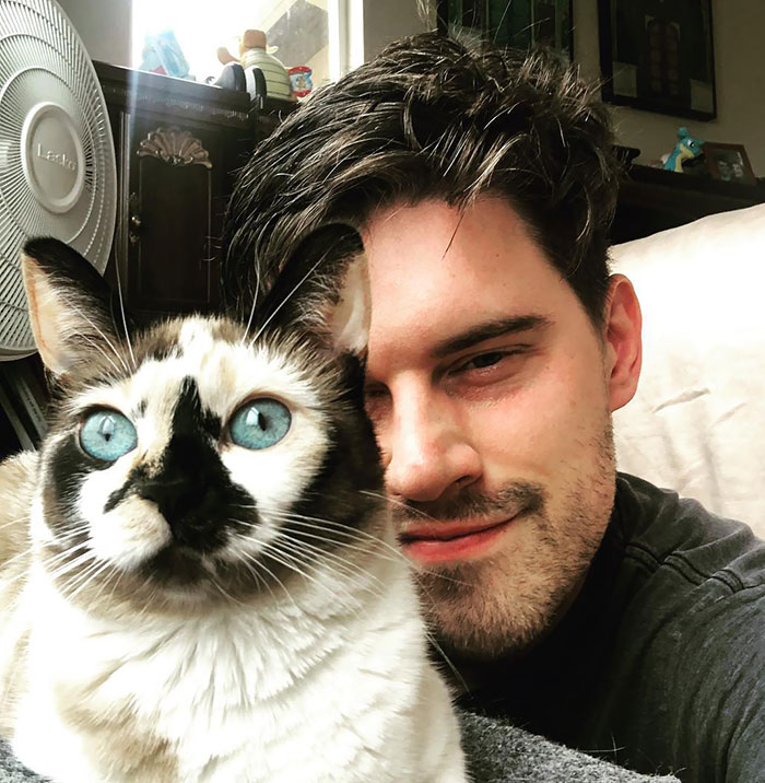 30 Adorable Photos Of Cat Dads And Their Furry Friends