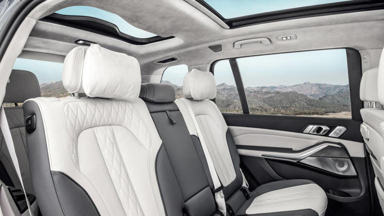 BMW might put its 31-inch theater screen in an SUV
