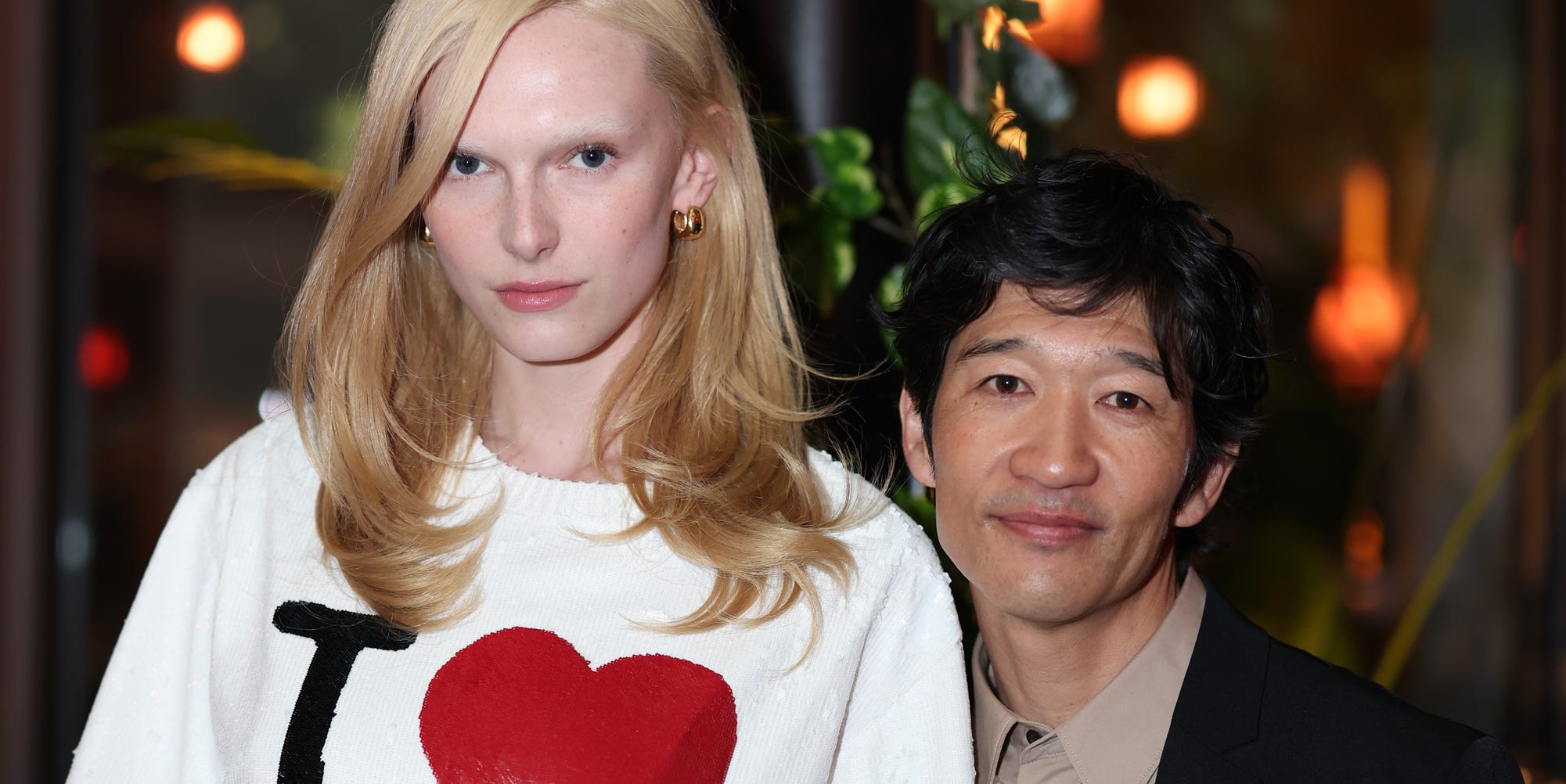 Alex Consani turns Chanel’s NY tribute into a street-style moment