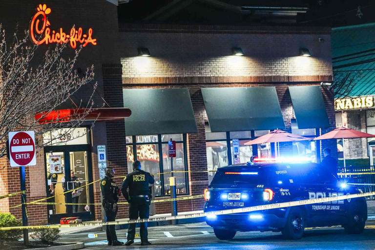 Suspects still at large after deadly mass shooting at New Jersey Chick ...