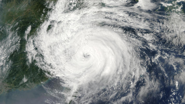 Super Typhoon Sinlaku nears US Pacific islands with 180 mph winds