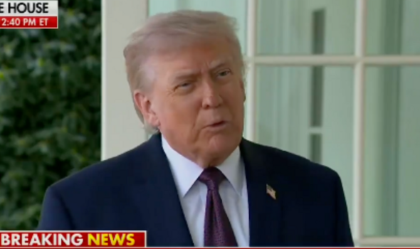 Fox News halts for breaking update as Donald Trump slams 'fake news'