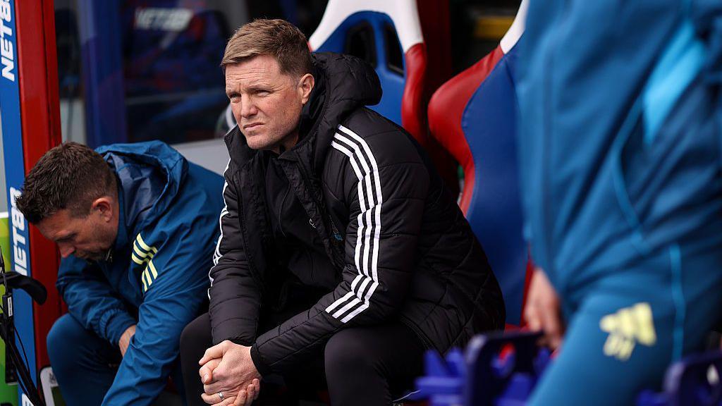 Fans back Howe to stay in charge - but not by much