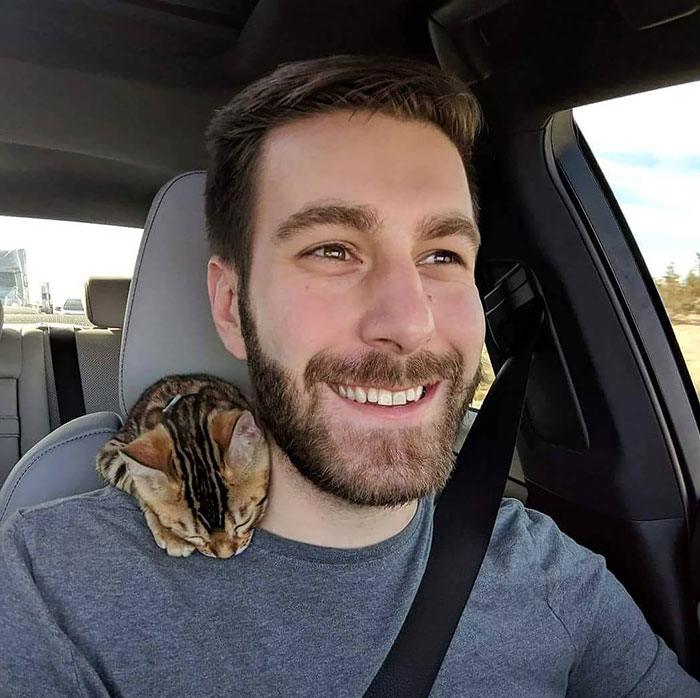30 Adorable Photos Of Cat Dads And Their Furry Friends
