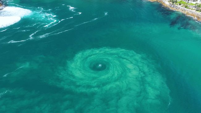Incredible vortex swirls in riptide at iconic Sydney beach