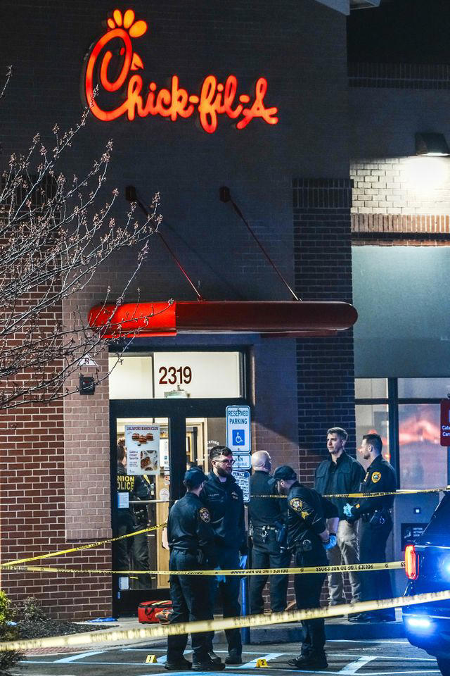 Suspects still at large after deadly mass shooting at New Jersey Chick ...