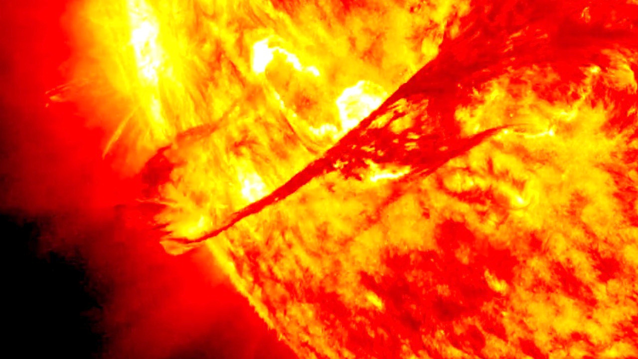 First-ever lab-created tiny solar flares