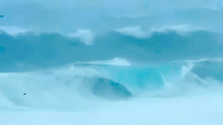 42-foot waves slam Saipan as Super Typhoon Sinlaku pummels the Marianas (video)<br>