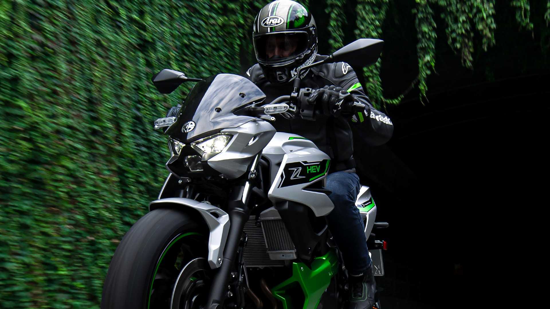 Closeup Of Headlight of 2025 Kawasaki Z7 Hybrid
