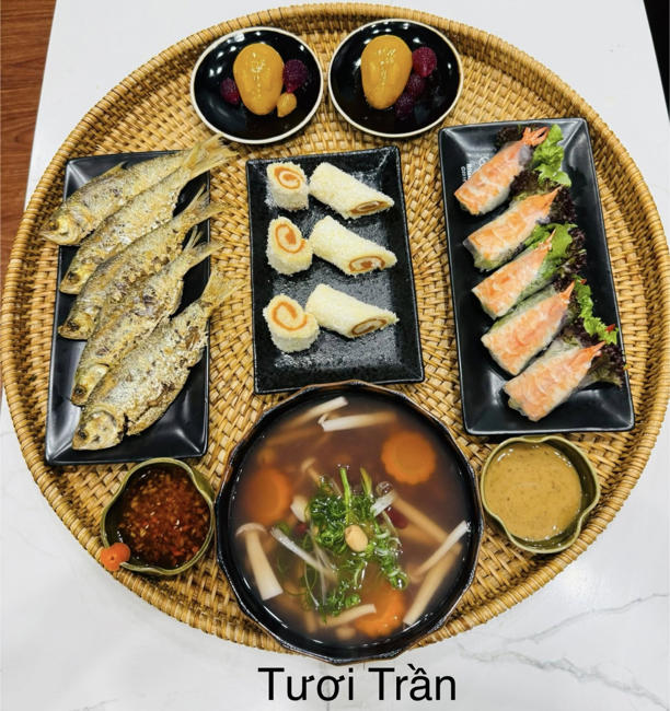 Thực đơn các bữa ăn hàng ngày của gia đình 5 người hầu như hiếm khi trùng lặp. Vì thế, mỗi khi đi học về, các con chị luôn hỏi mẹ "tối nay ăn gì" với vẻ mặt háo hức.