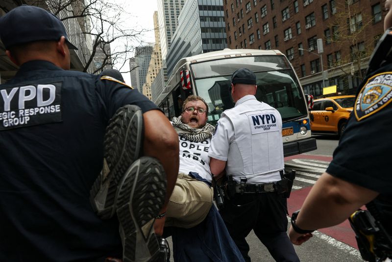 Dozens detained in New York City protest over US arms sales to Israel<br>