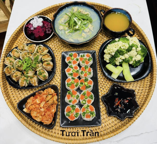 Sự động viên, ủng hộ nhiệt tình của chồng con là động lực to lớn để chị Tươi đặt tâm huyết cho bữa cơm tối hàng ngày.