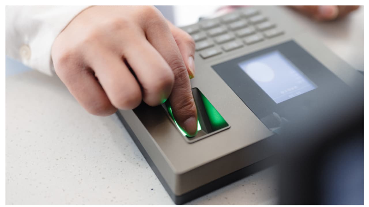 Biometric voting: अब फिंगरप्रिंट और आई-स्कैन से वोटिंग? SC ने केंद्र और ...