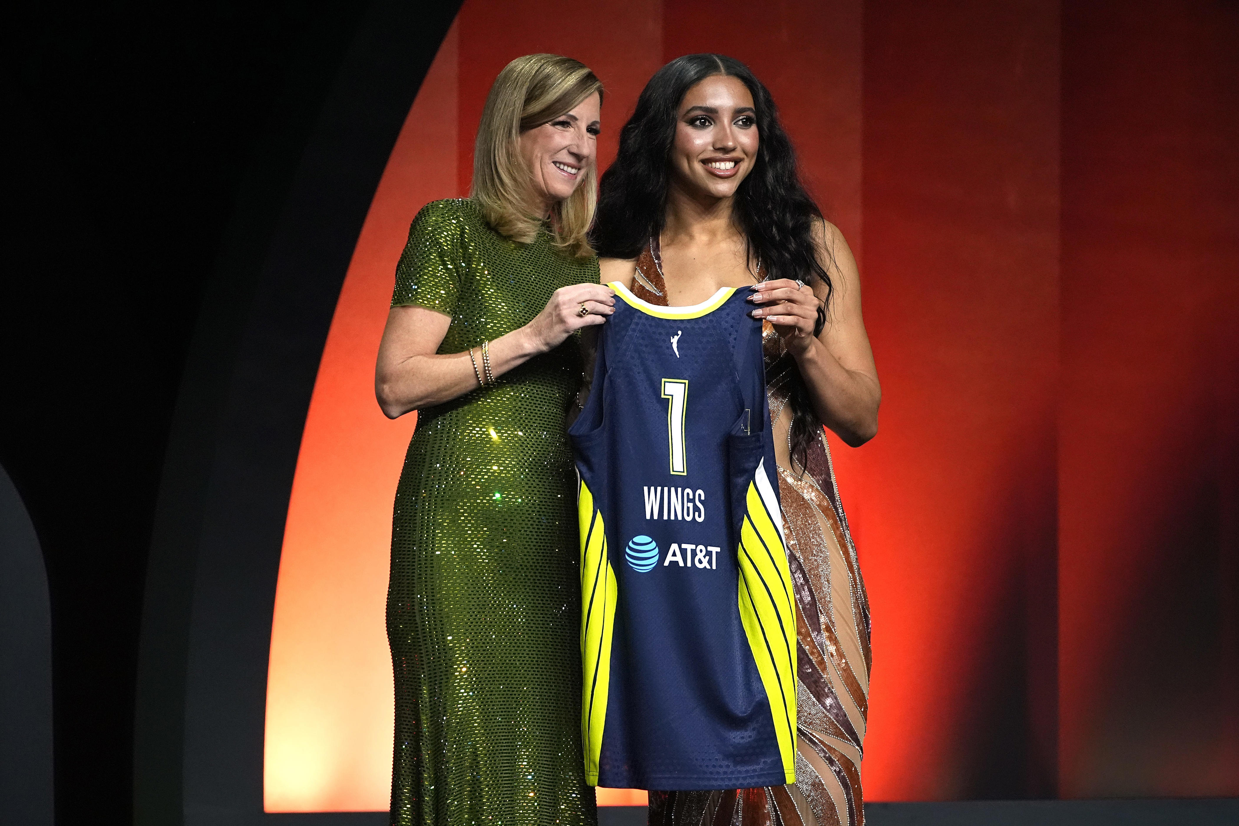 Azzi Fudd stuns at WNBA draft with outfit change, nails on orange carpet