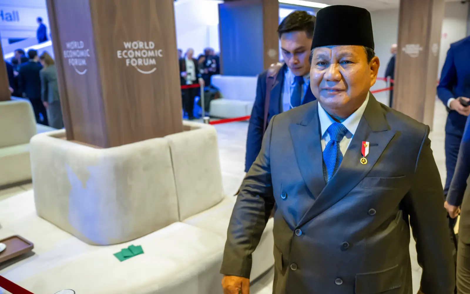 Indonesian president’s approval rating falls to 44.5%, poll shows