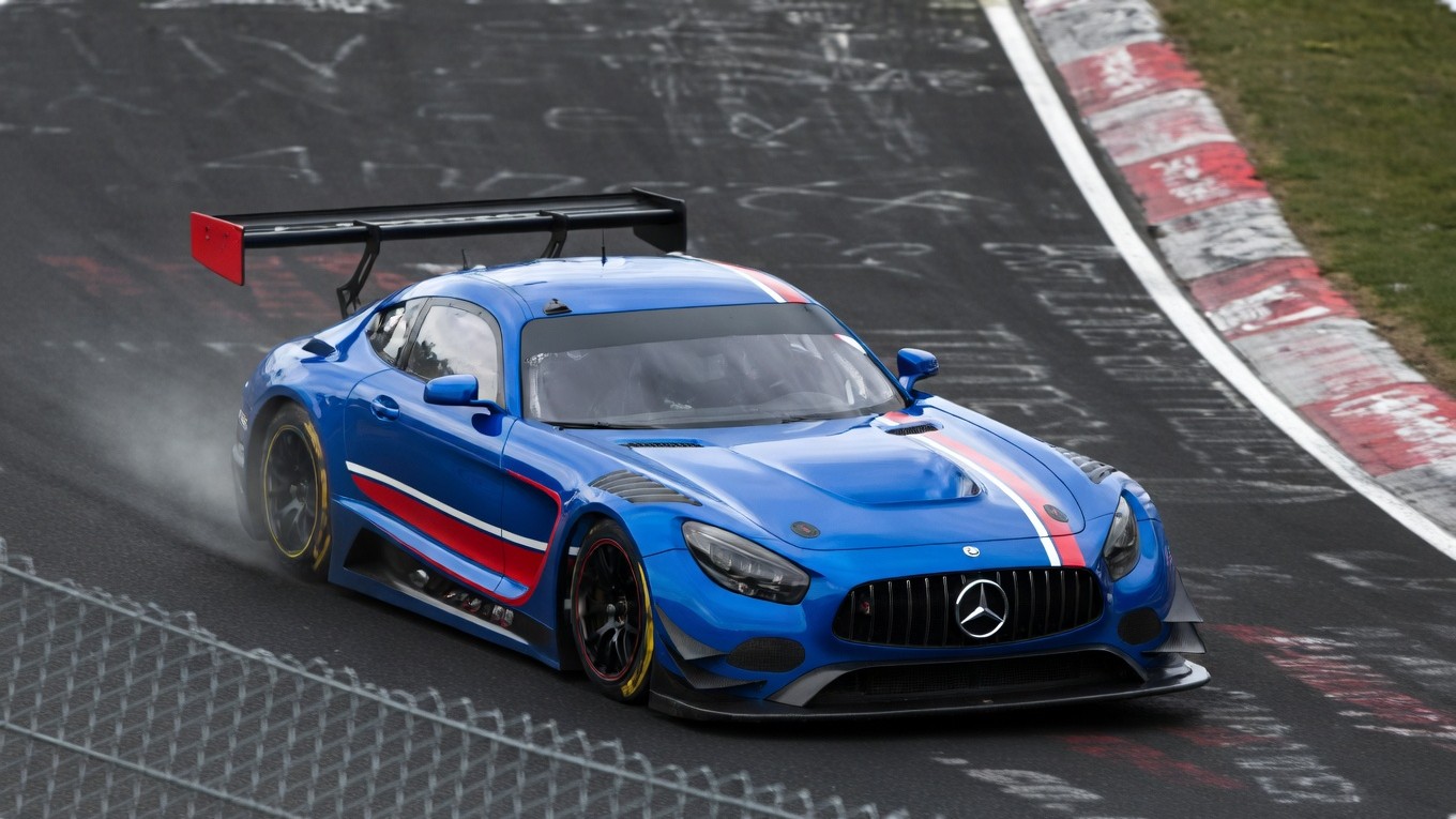 Mercedes-AMG performance line-up raast over het circuit