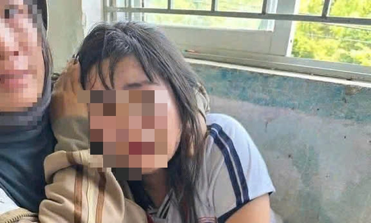 Họp khẩn vụ nữ sinh lớp 7 bị đánh hội đồng trước cổng trường