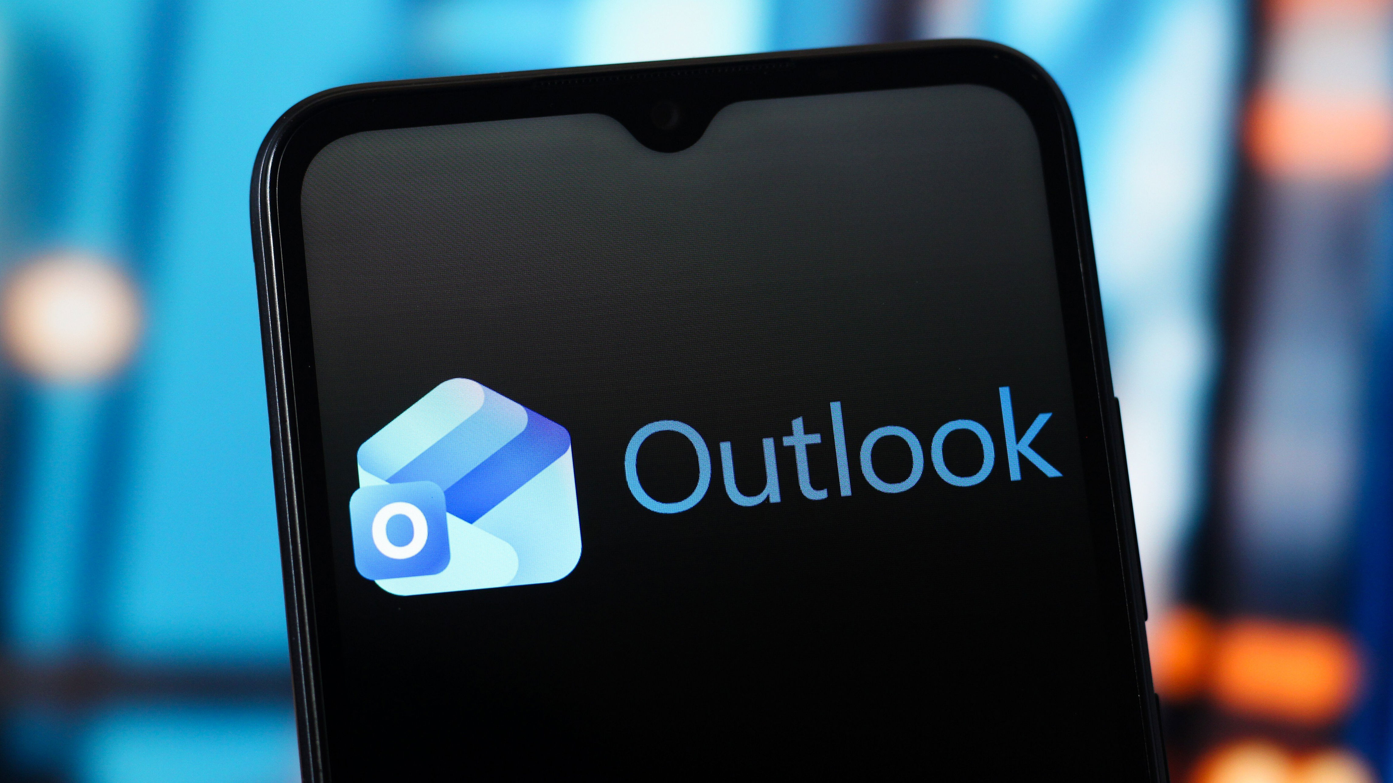 Microsoft plans to finish Outlook Lite shutdown next month