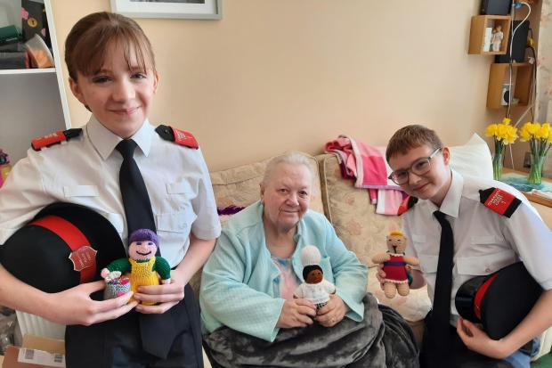 Hand-knit teddies donated to police to comfort children