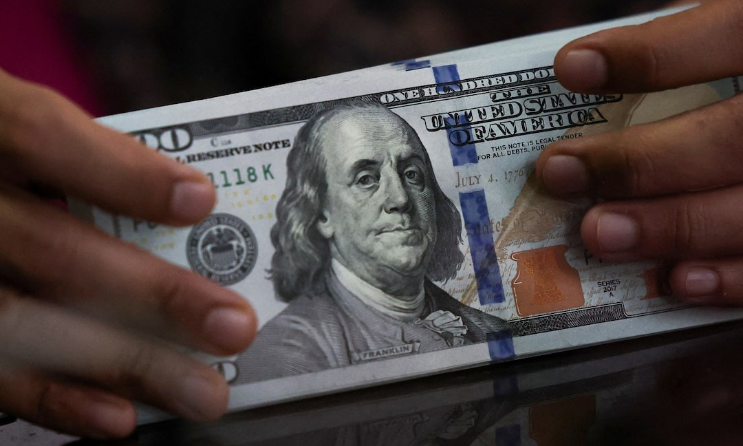 Dollar edges up against dong on black market