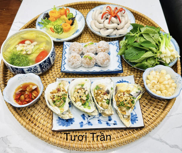 Mỗi mâm cơm là cả một sự tâm huyết, tình yêu thương chị Tươi gửi gắm đến cho gia đình.