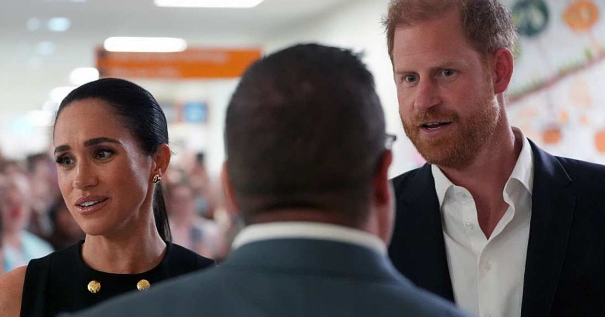Prince Harry and Meghan Markle flew commercial to Australia — and passengers had a lot to say<br><br>