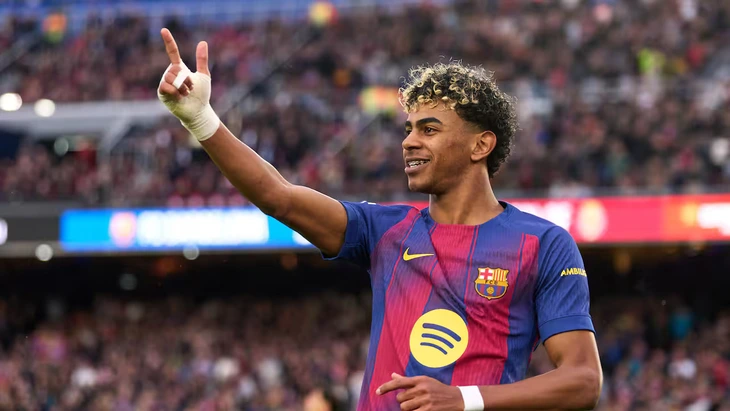 Barca đẩy Real Madrid đến gần cảnh tay trắng