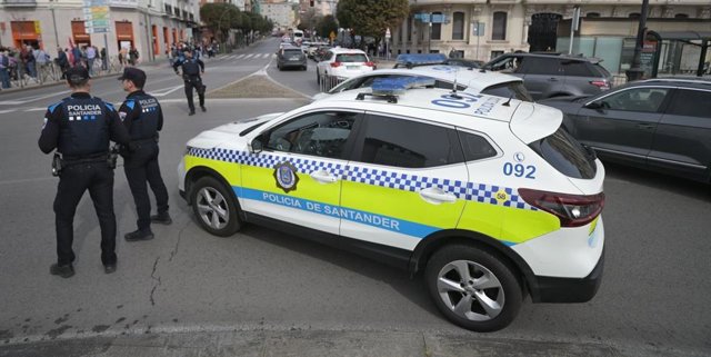 Investigados un conductor sin carné y el copiloto que dijo le estaba ...