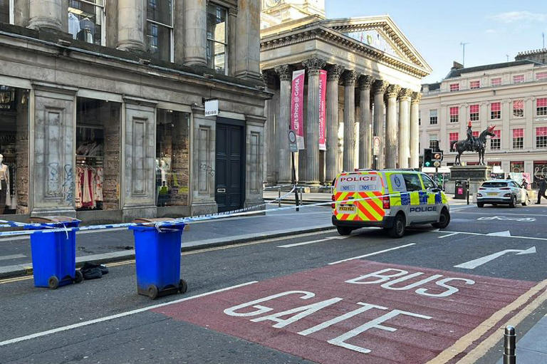 Man stabbed in Glasgow city centre as police tape off busy road
