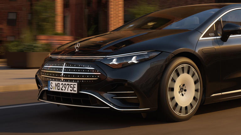 Mercedes EQS gets its last big update before the S-Class kills it