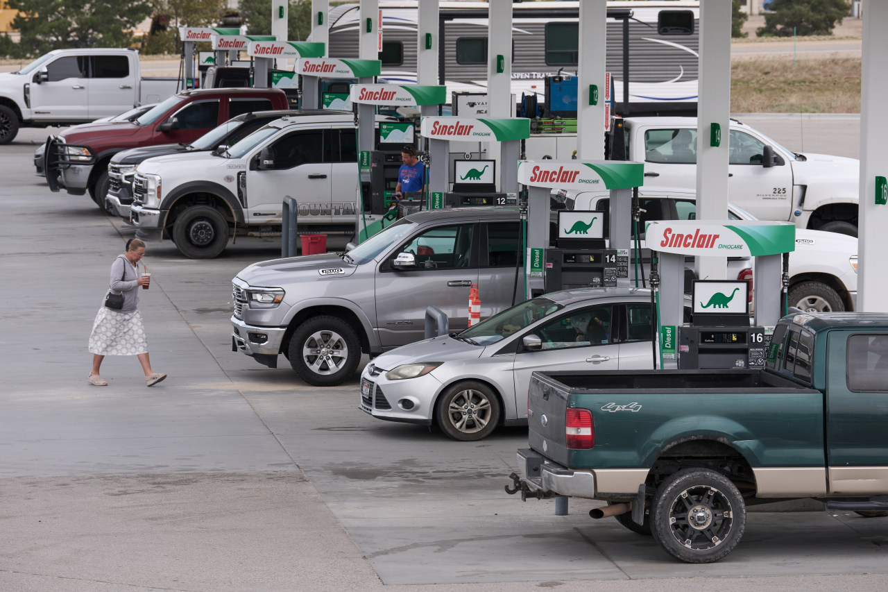 $133 vs. $99. What is the real price for a barrel of oil?