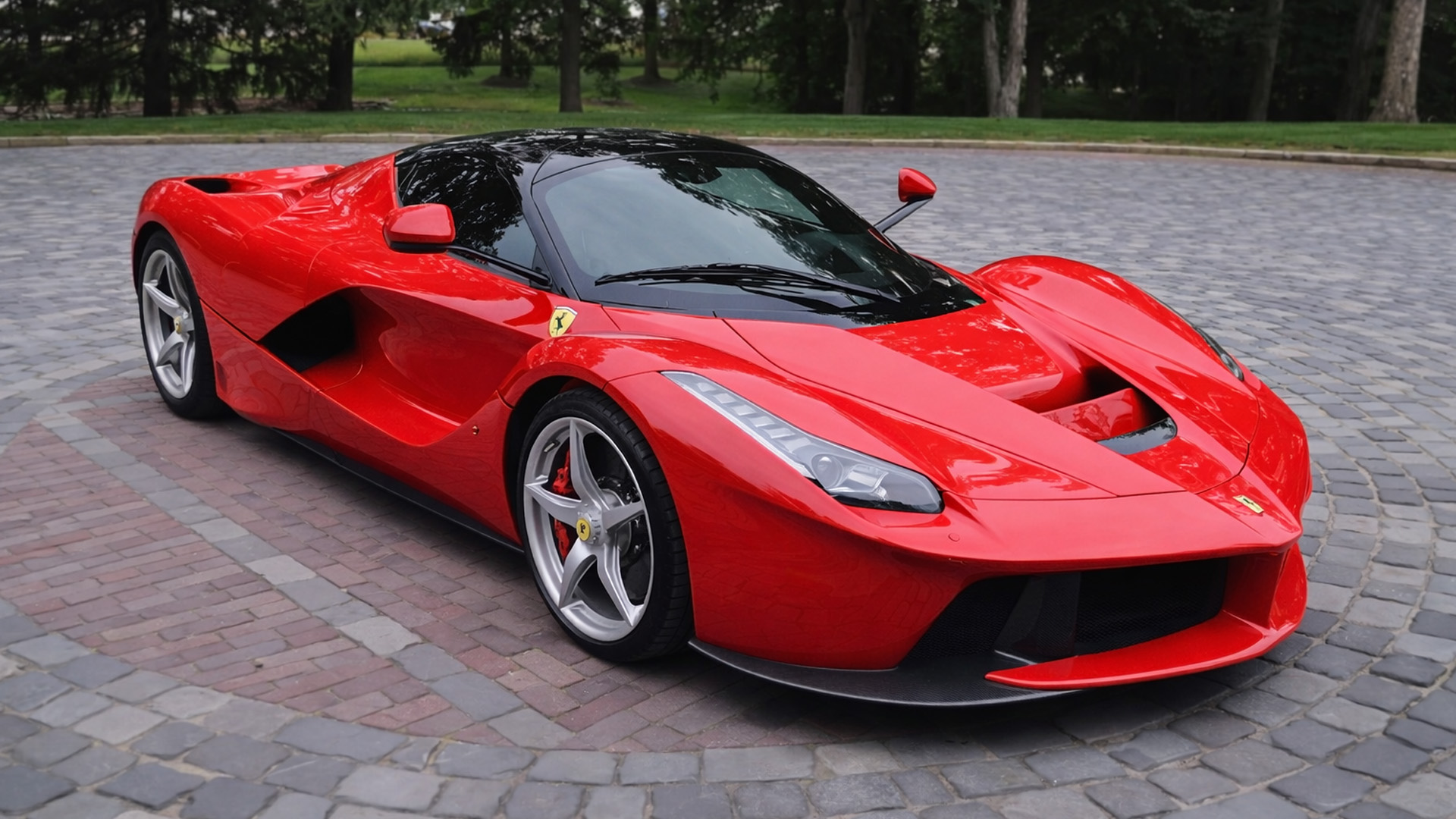Top 5 unique features of the Ferrari LaFerrari