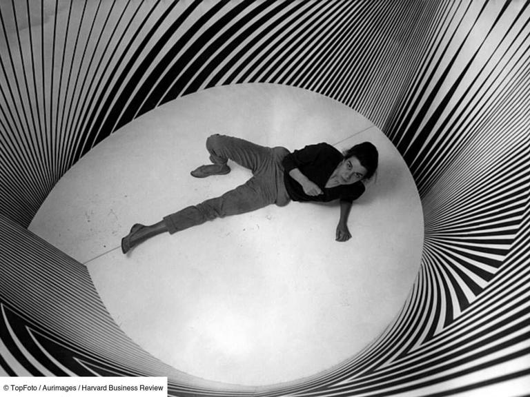 L’œil infatigable : Bridget Riley entre art, mode et perception du ...
