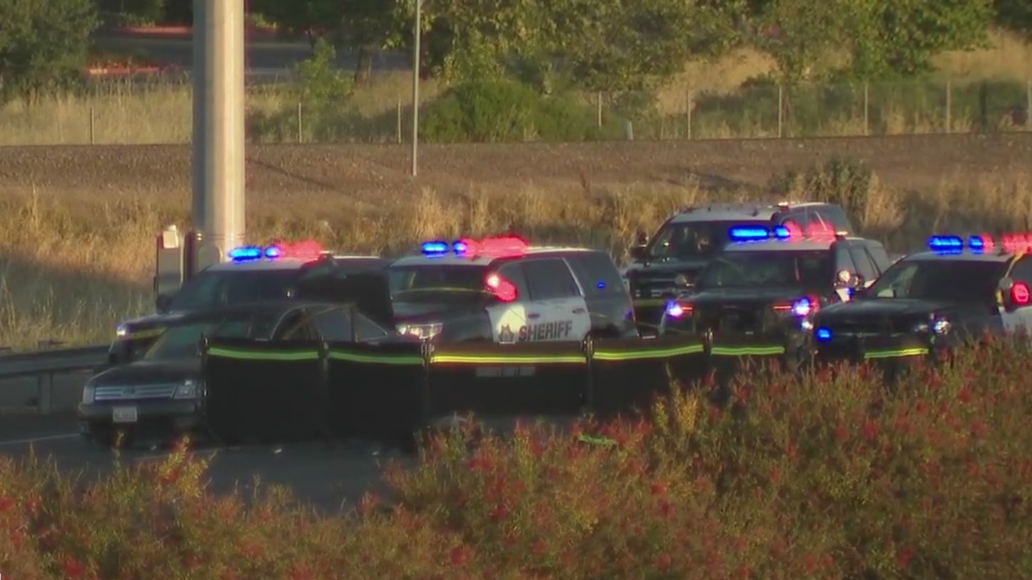 Suspect fatally shot by deputies after car chase on southbound I-5