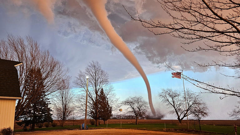 50 million people on alert for severe weather from Texas to Michigan