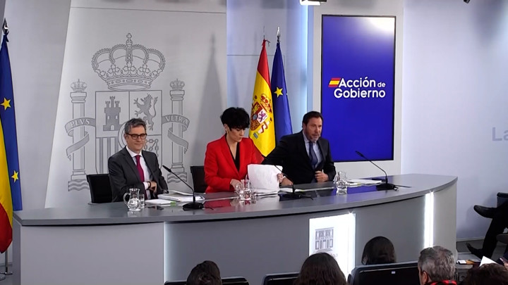 Gobierno aprueba la regularización de migrantes y añade más de 550 ...