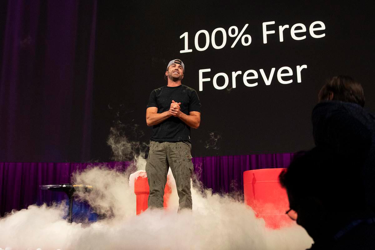 Mark Rober announces 'Class Crunchlabs' STEM curriculum. It's ...