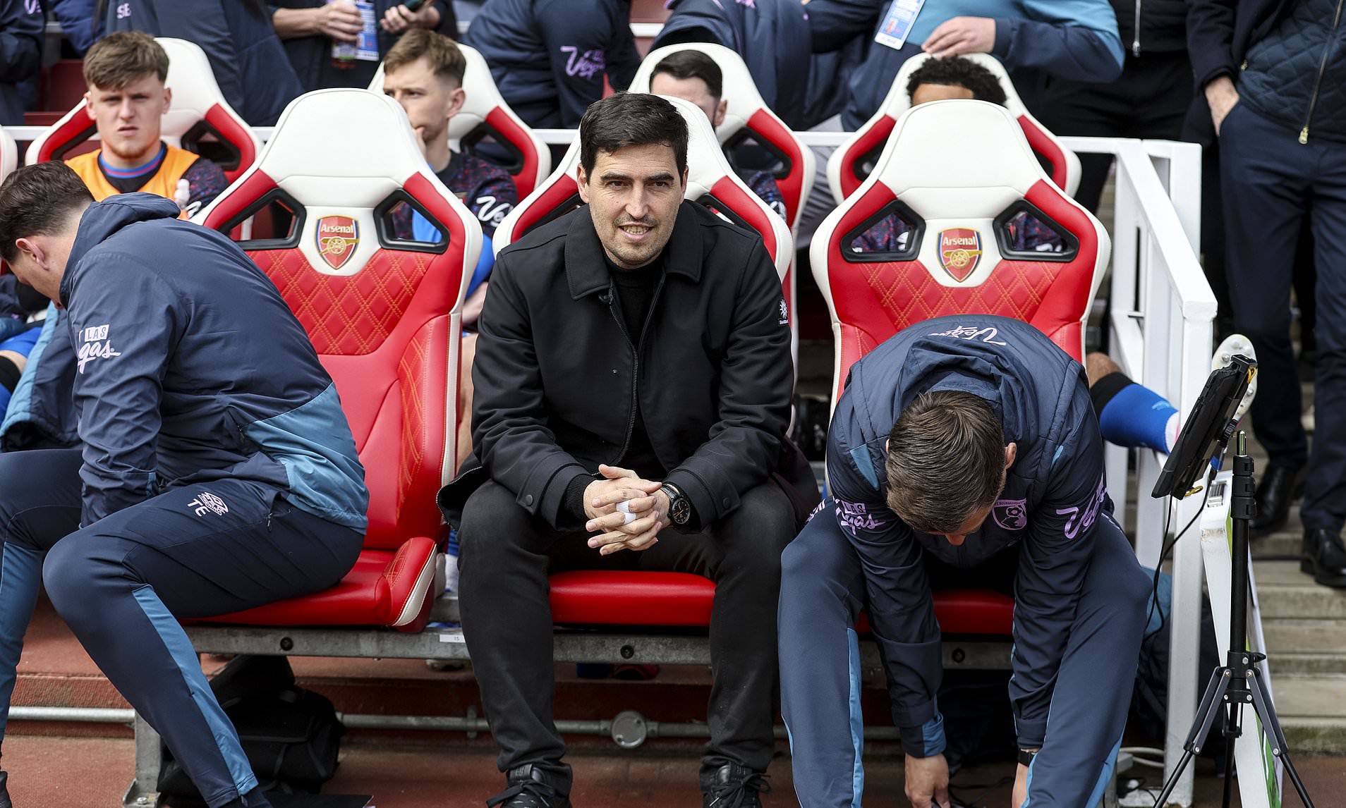 Premier League boss tells his club he's leaving in summer - with Man ...