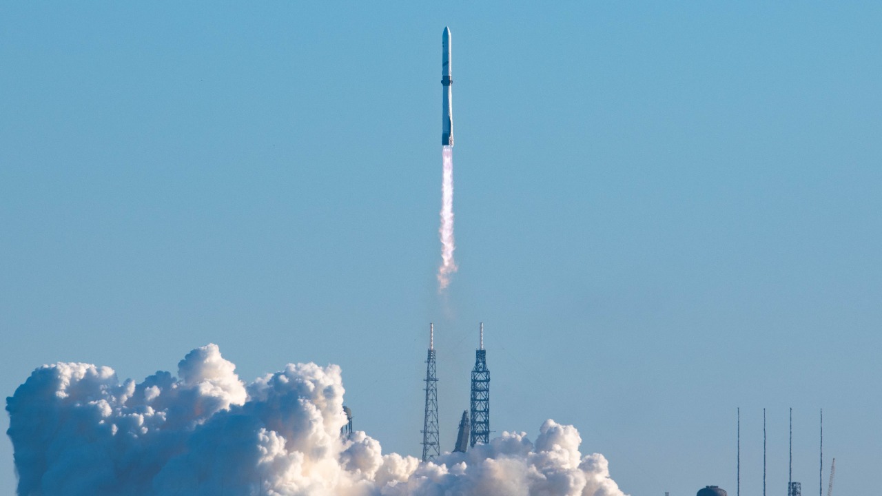 Blue Origin raises New Glenn for its 3rd Cape Canaveral launch
