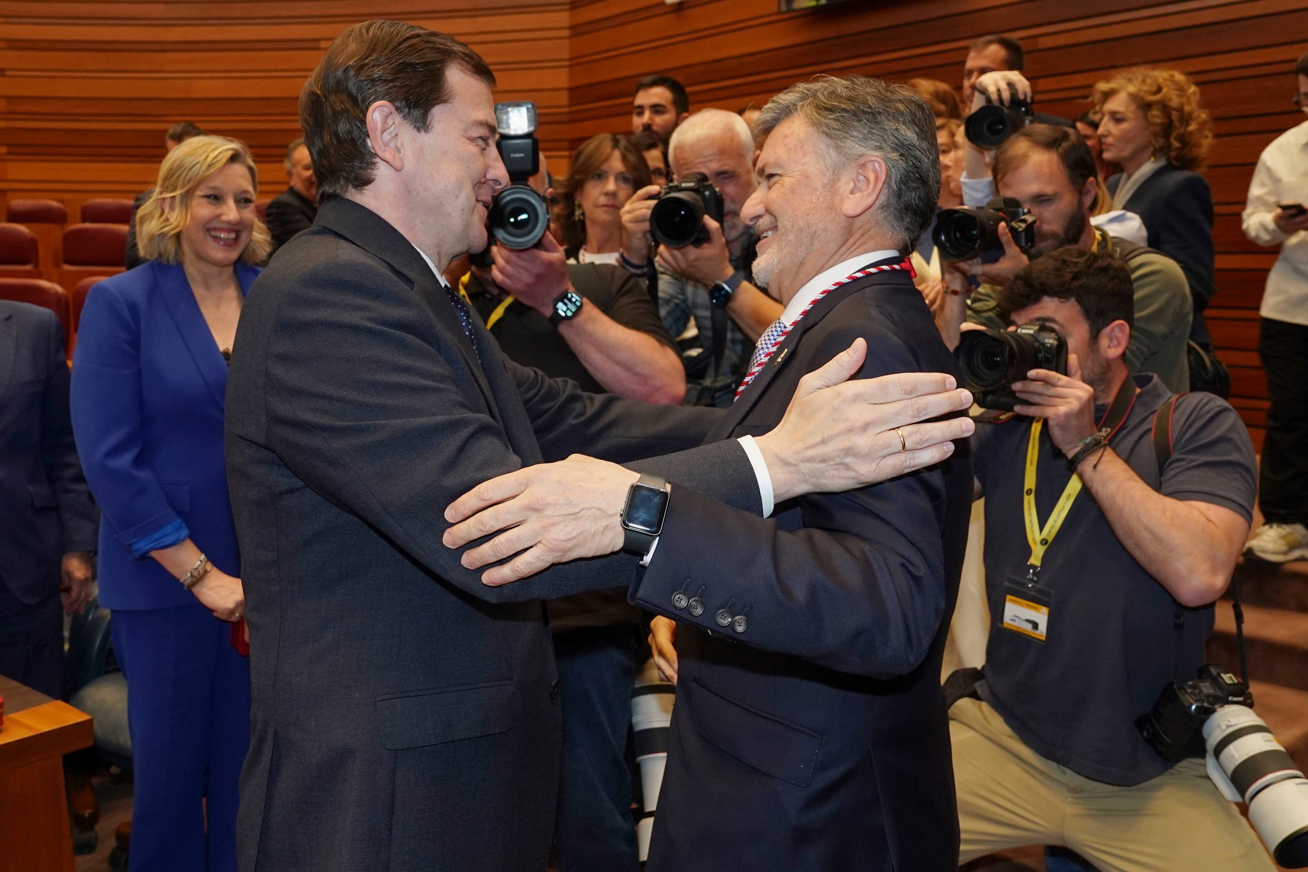 El PP y Vox ratifican su acuerdo para la Mesa de las Cortes en Castilla ...