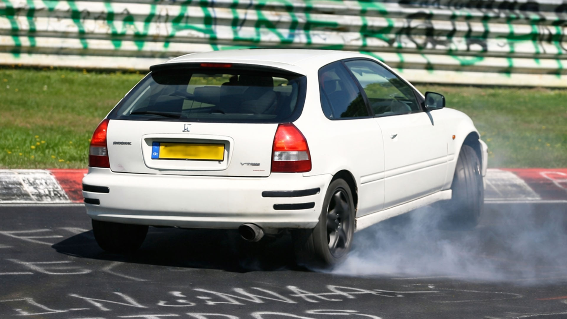 Touristenfahrten session highlights strange cars losing control and grip