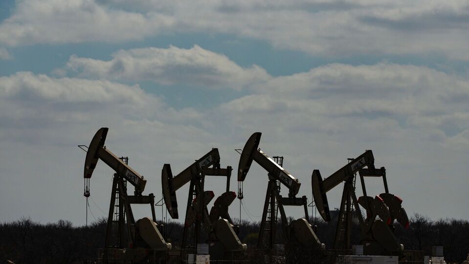 Crude oil prices retreat on hopes of renewed US-Iran talks; Brent slips ...