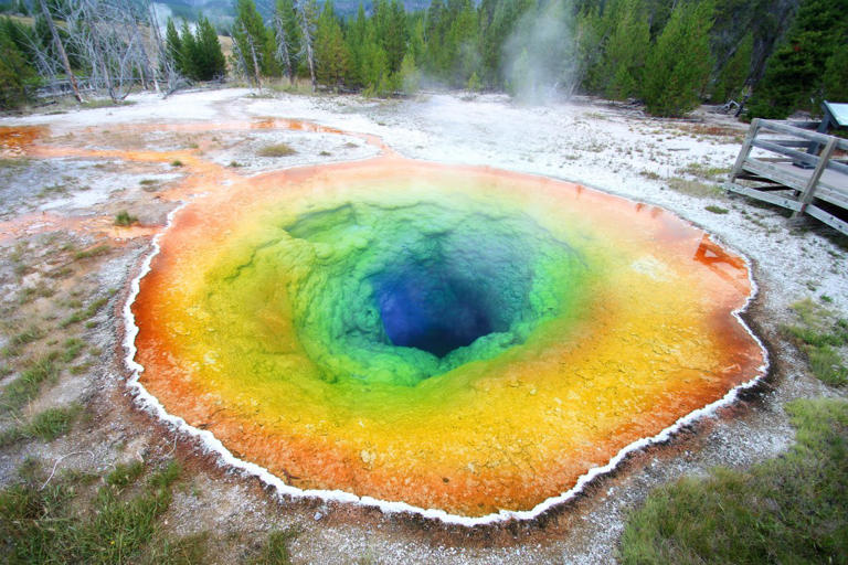 Yellowstone nearing eruption as new study finds magma brimming below ...