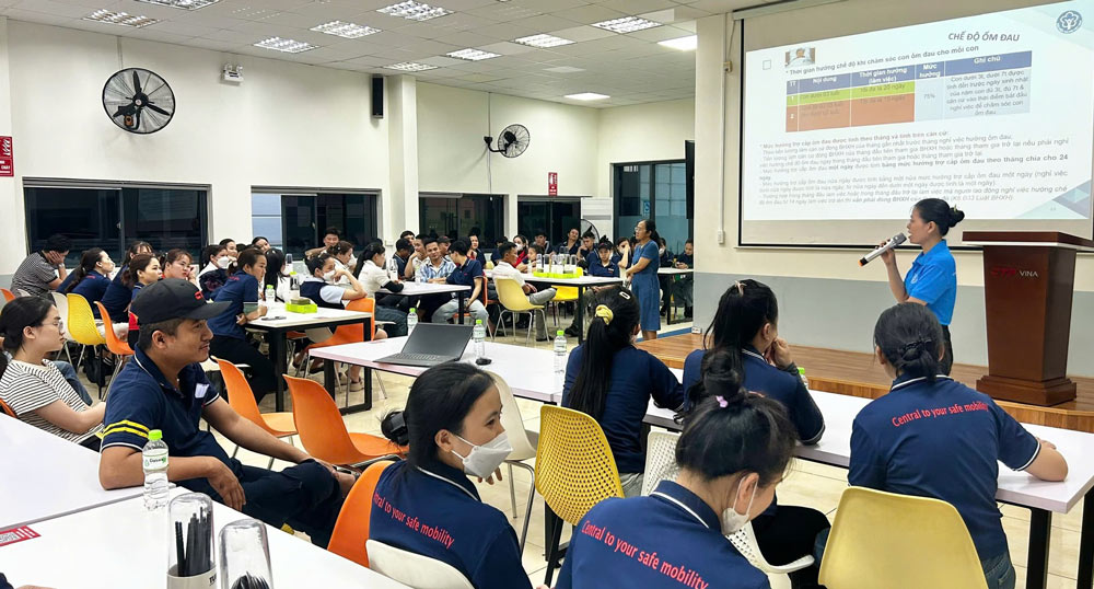 Công đoàn Đà Nẵng tuyên truyền chính sách cho gần 200 công nhân lao động