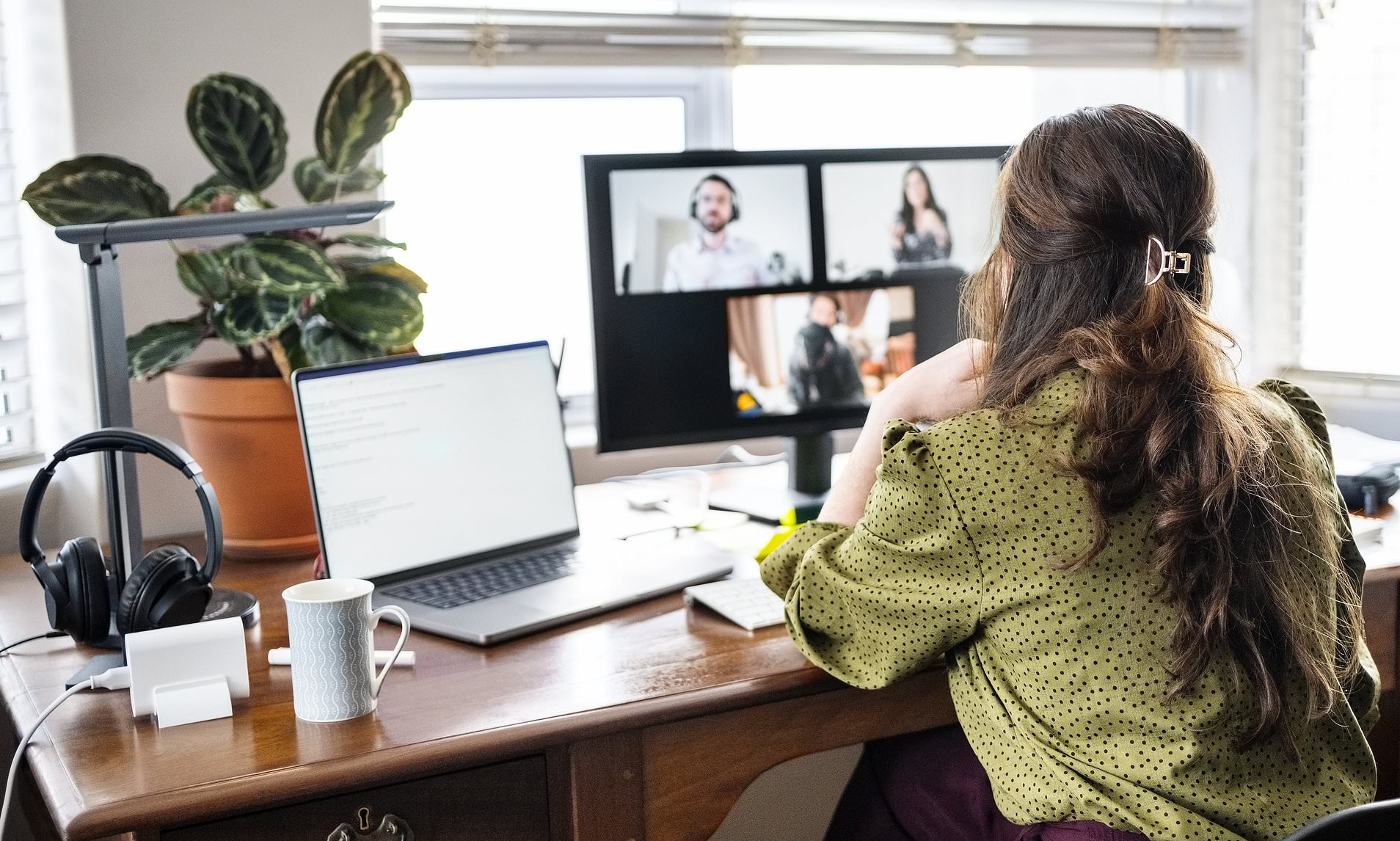 Gen Z workers demand bosses introduce 'virtual coffee breaks' and Zoom gossip sessions