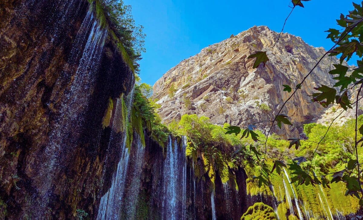 Researchers just discovered a massive hidden reservoir beneath the ...