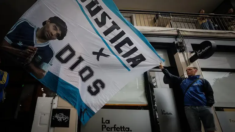 Polémica en el bar se mete de lleno en el juicio por Maradona: audios ...