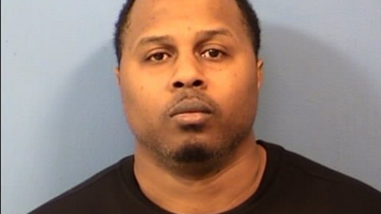 Suburban Chicago man sentenced for firing machine gun during drug deal ...